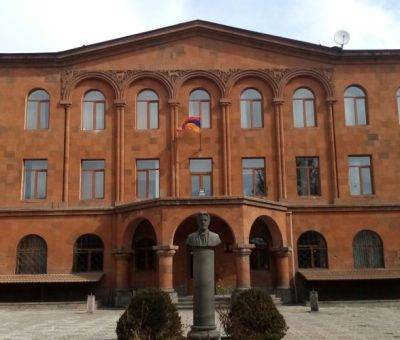 Մ․ Բաղրամյան պողոտա 16 հասցեում գտնվող Ա. Չեխովի անվան հմ․ 55 հիմնական դպրոցի շենքը (1947-1951 թթ.)