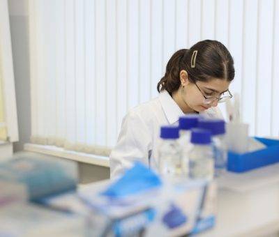 Ժաննա Անդրեասյանը շրջել է ԵՊՀ գիտահետազոտական և ուսումնական լաբորատորիաներում