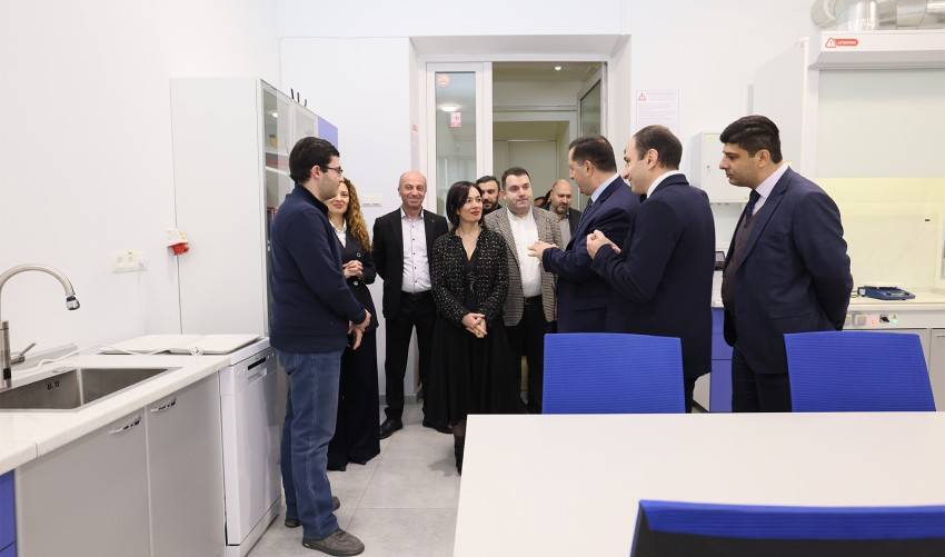 Ժաննա Անդրեասյանը շրջել է ԵՊՀ գիտահետազոտական և ուսումնական լաբորատորիաներում