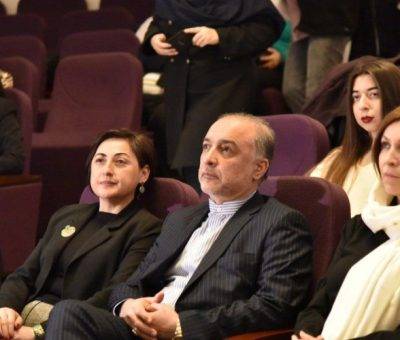 Հայաստանի ազգային գրադարանի տնօրեն Աննա Չուլյանը, ԻԻՀ-ի արտակարգ և լիազոր դեսպան Մեհդի Սոբհանին