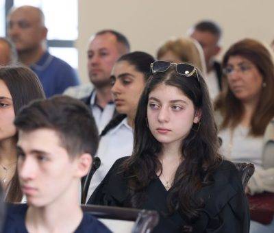 Ժաննա Անդրեասյանը պարգևատրել է դպրոցականների հանրապետական առարկայական օլիմպիադաների հաղթողներին