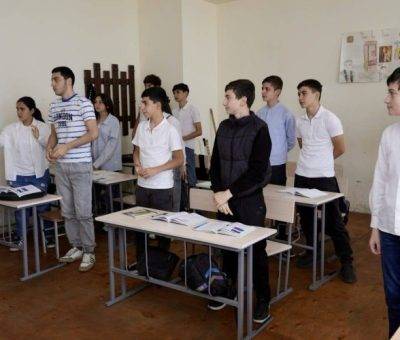 Արմավիրի մարզպետն այցելել է Մերձավանի միջնակարգ դպրոց