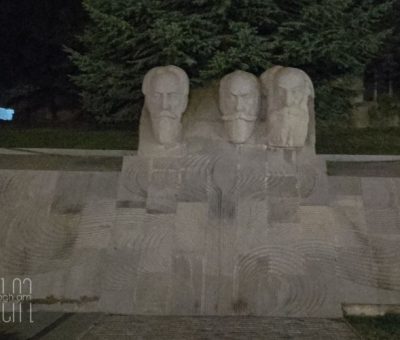 Օրբելի եղբայրների արձանը Ծաղկաձորում