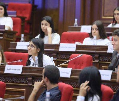 «Ամառային դպրոց» 4-րդ ծրագրի մասնակիցները ԱԺ-ում