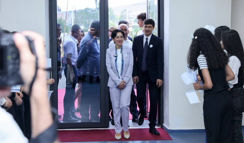 Ժաննա Անդրեասյանը Ապարանում՝ Երիտասարդության միջազգային օրը