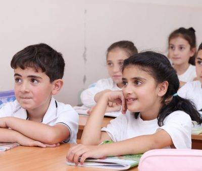 Արաքսիա Սվաջյանն այցելել է թիվ 10 ու թիվ 11 դպրոցներ