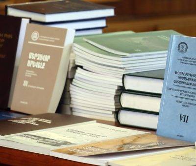 ՀՀ ԳԱԱ Արևելագիտության ինստիտուտը գրքեր է նվիրել մարզային ԲՈւՀ-երին