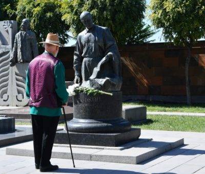 Այցելություն Կոմիտասի անվան պանթեոն՝ Կոմիտասի շիրիմին