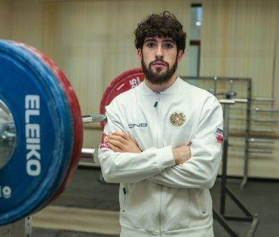 Ծանրամարտիկ Գառնիկ Չոլակյան