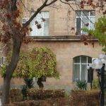 ԵՊՀ շենքը աշնանը