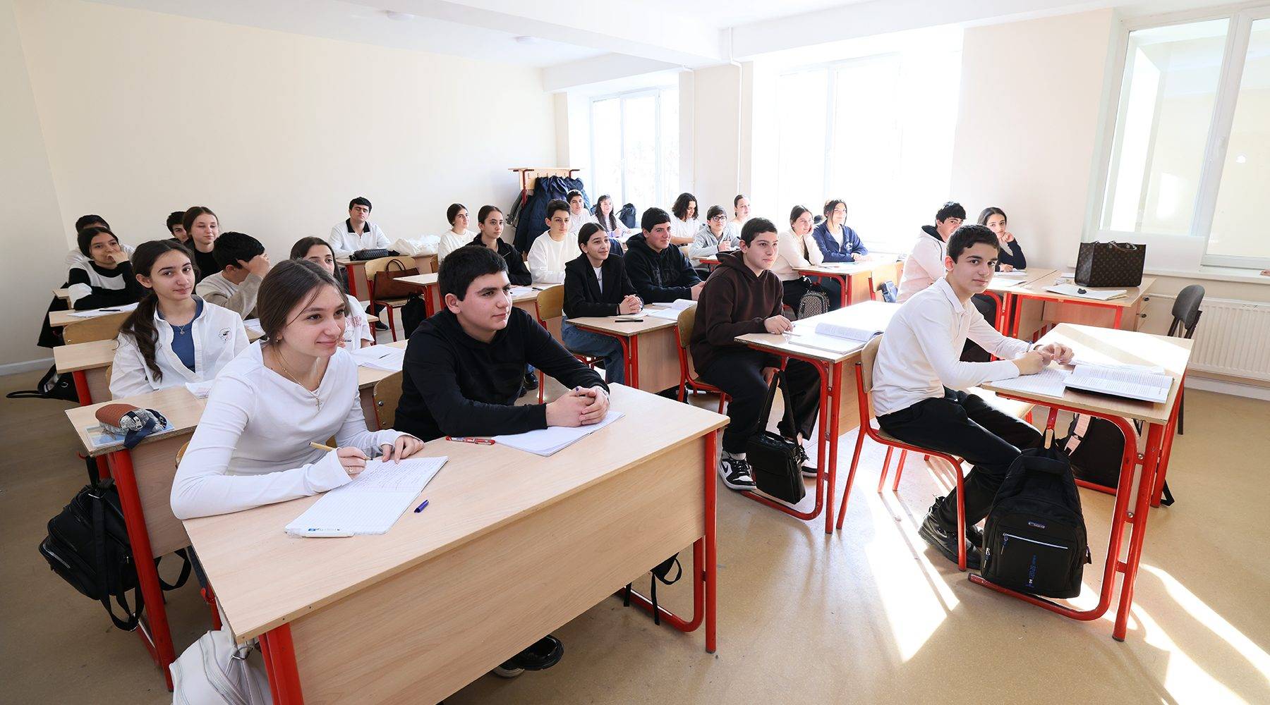 Արաքսիա Սվաջյանն այցելել է Երևանի թիվ 16 ավագ և թիվ 194 հիմնական դպրոցներ