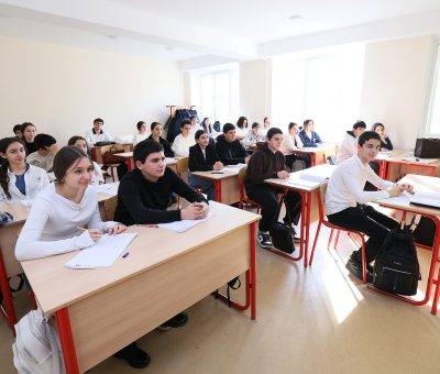 Արաքսիա Սվաջյանն այցելել է Երևանի թիվ 16 ավագ և թիվ 194 հիմնական դպրոցներ