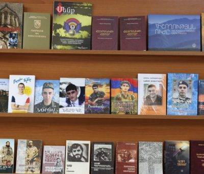 Մակավարժական համալսարանում ներկայացվել են Արցախյան պատերազմներին ու բանակաշինությանը նվիրված գրքեր