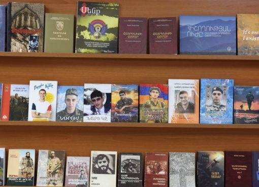 Մակավարժական համալսարանում ներկայացվել են Արցախյան պատերազմներին ու բանակաշինությանը նվիրված գրքեր