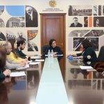 Ժաննա Անդրեասյանը հանդիպել է տեխնոլոգիա և հայոց լեզու դասավանդող ուսուցիչների հետ