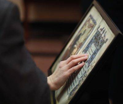 Մեկնարկել է «Շոշափելով մատյանները. ամենքի Մատենադարանը» ներառական ծրագիրը