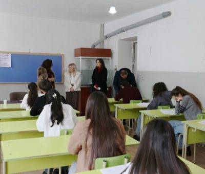 12-րդ դասարանցիները պետական ավարտական քննություն են հանձնում