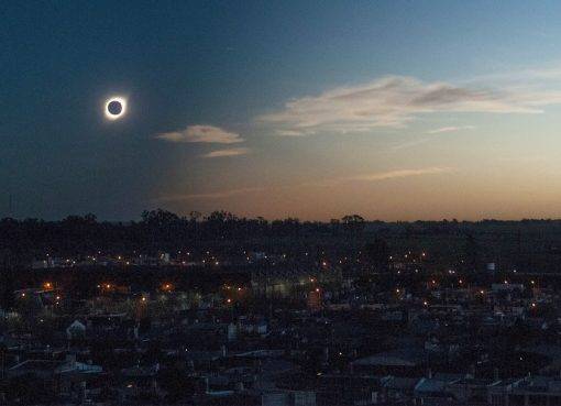 Արեգակի օղակաձև խավարում