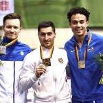 Մարմնամարզիկ Արթուր Ավետիսյան (կենտրոնում)