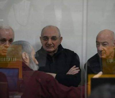 Լևոն Մնացականյանը, Դավիթ Բաբայանը, Բակմ Սահակյանն ու Արկադի Ղուկասյանը Բաքվի դատարանում