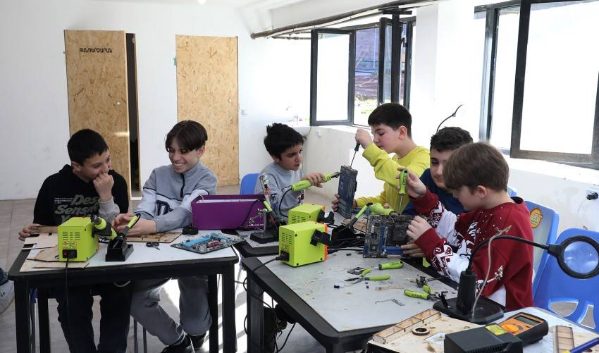 Այցելություն Երևանի «Մխիթար Սեբաստացի» կրթահամալիր