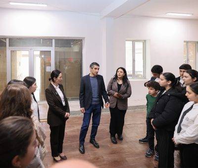 Ժաննա Անդրեասյանը դպրոցականների հետ այցելել է Քիմիական ֆիզիկայի ինստիտուտ