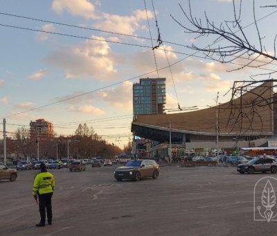 Պարեկը «Ռոսսիա Մոլի» խաչմերուկում (Երեւան)