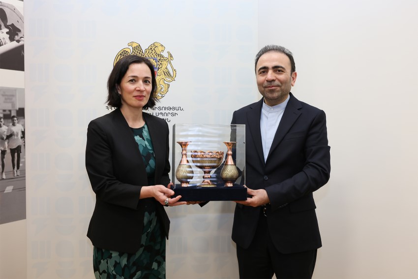 Ժաննա Անդրեասյանն ընդունել է Հայաստանում Իրանի նորանշանակ դեսպան Խալիլ Շիրղոլամիին