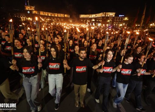 «Պայքարը շարունակվում է». Ջահերով երթը Երևանում