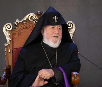 Ամենայն հայոց կաթողիկոսը հանդիպել է երիտասարդների հետ