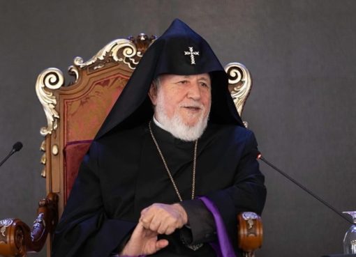 Ամենայն հայոց կաթողիկոսը հանդիպել է երիտասարդների հետ