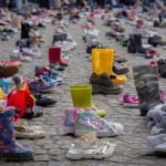 Ի պաշտպանություն Գազայի. 100-ավոր մանկական կոշիկներ՝ Ամստերդամի հրապարակում