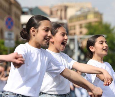 «Տոնական շուրջպար 7 շրջանով». Պարի միջազգային օրը Հանրապետության հրապարակում