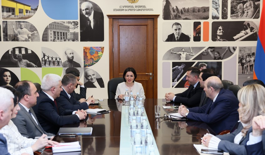 Նախարարը հանդիպել է բուհերի ռեկտորների հետ