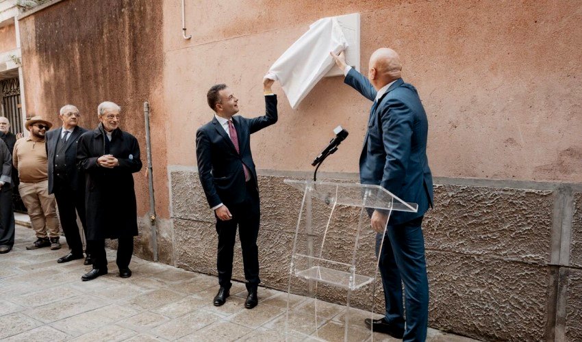 Վենետիկի Դորսոդուրո N2266 հասցեում բացվել է Ավետիք Իսահակյանի հուշատախտակը