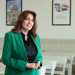 ԵՊՀ եվրոպական լեզուների և հաղորդակցության ֆակուլտետի պրոֆեսոր Նարինե Հարությունյանը