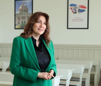 ԵՊՀ եվրոպական լեզուների և հաղորդակցության ֆակուլտետի պրոֆեսոր Նարինե Հարությունյանը