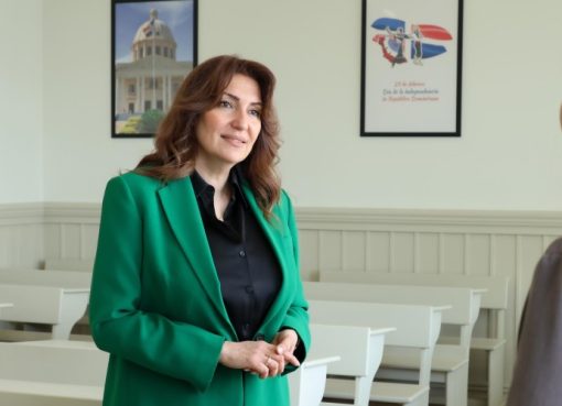 ԵՊՀ եվրոպական լեզուների և հաղորդակցության ֆակուլտետի պրոֆեսոր Նարինե Հարությունյանը