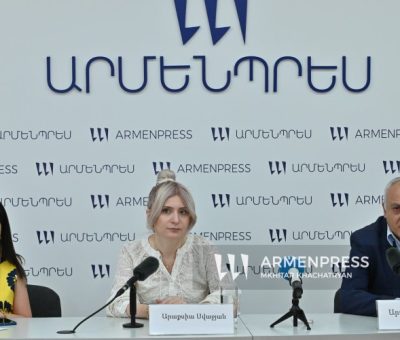 ԿԳՄՍ նախարարի տեղակալ Արաքսյա Սվաջյանը և Կրթական տեխնոլոգիաների ազգային կենտրոնի տնօրեն Արտակ Պողոսյանը ասուլիսի ժամանակ