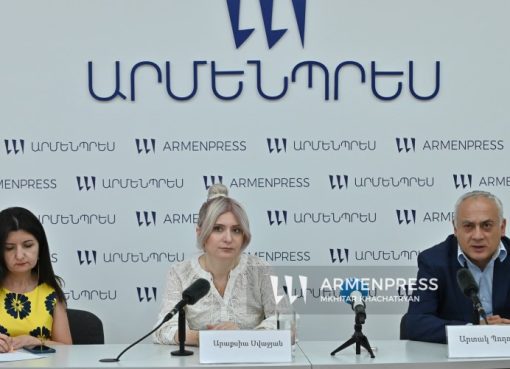 ԿԳՄՍ նախարարի տեղակալ Արաքսյա Սվաջյանը և Կրթական տեխնոլոգիաների ազգային կենտրոնի տնօրեն Արտակ Պողոսյանը ասուլիսի ժամանակ