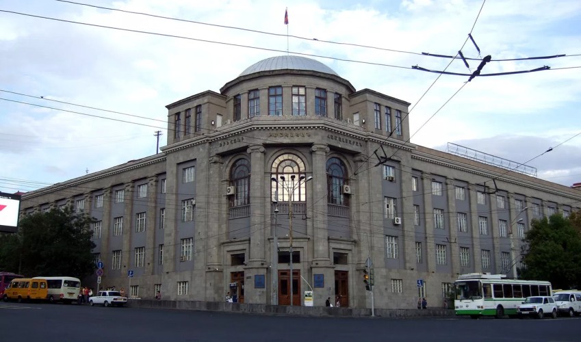 Երևանի Մխիթար Հերացու անվան պետական բժշկական համալսարանի (ԵՊԲՀ) գլխավոր մասնաշենքը
