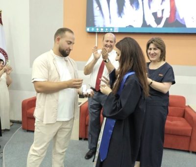 Ամուսնության առաջարկ՝ ՇՊՀ-ում դիպլոմները հանձնելու արարողության ժամանակ