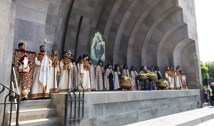 Խաղողօրհնեք Մայր Աթոռում