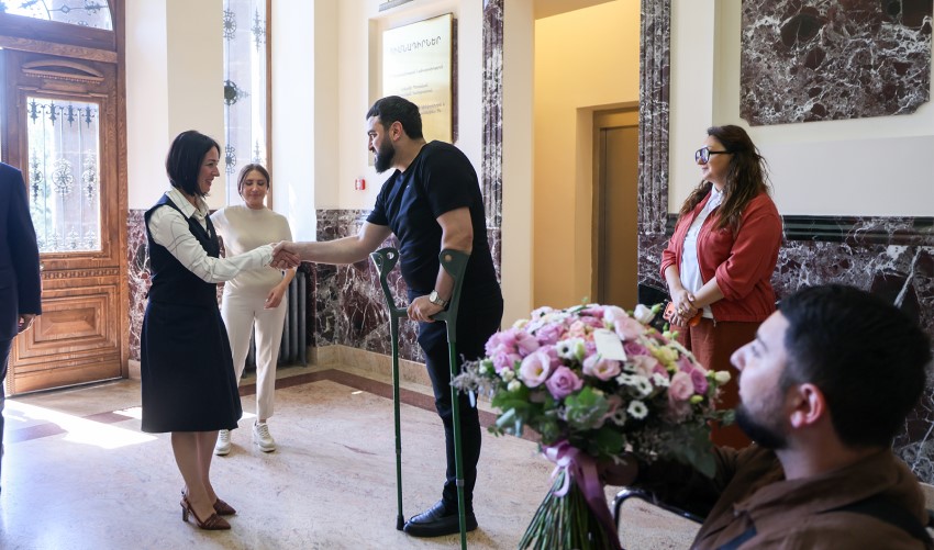 Ժաննա Անդրեասյանն այցելել է «Զինվորի տուն»