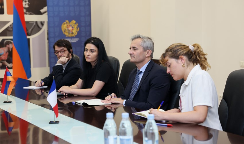 ԿԳՄՍ նախարարը հանդիպել է Ֆրանսիայի Ժան Մուլեն Լիոն 3 համալսարանի նախագահ Ժիլ Բոննեի հետ
